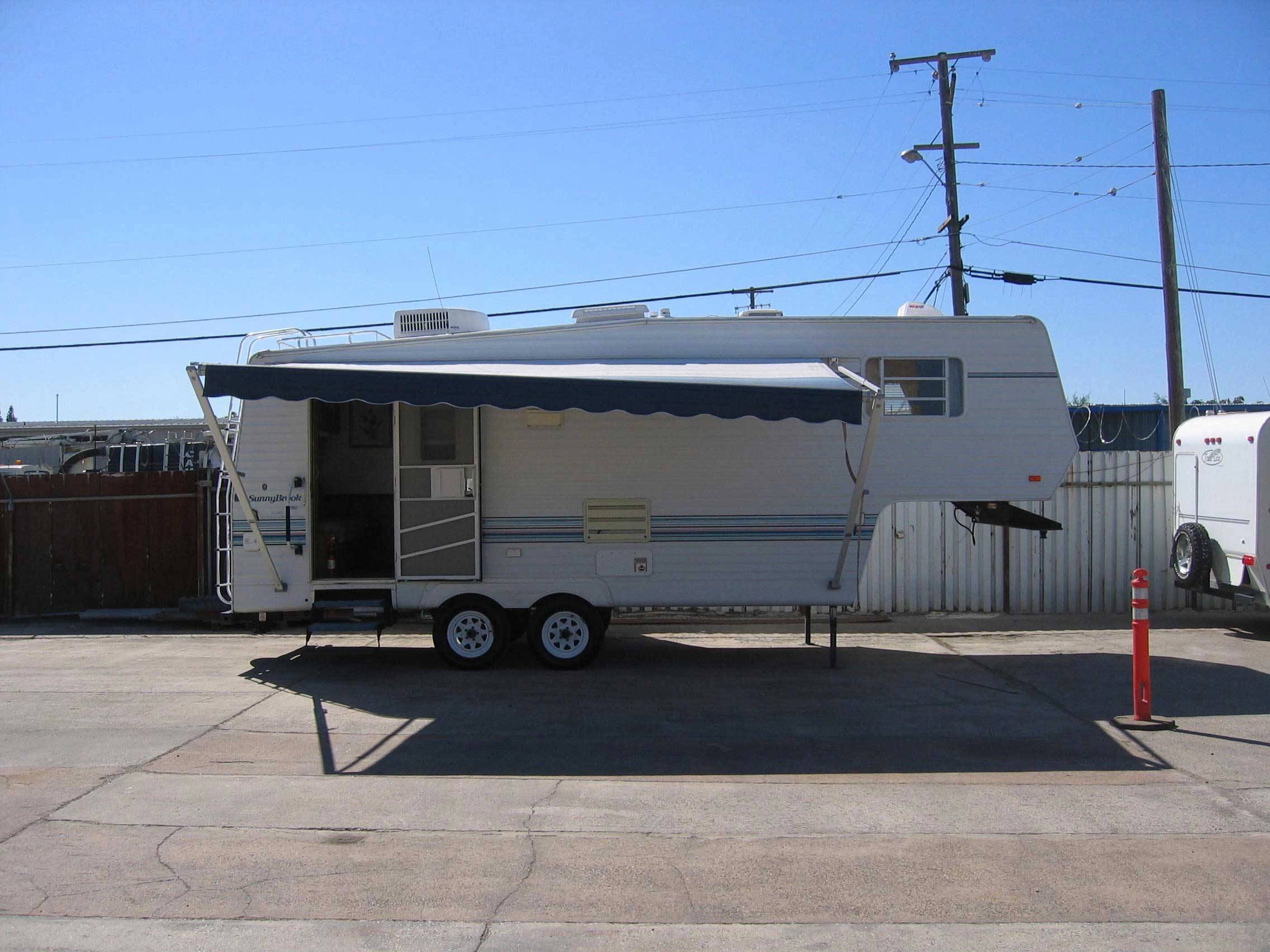 rv-5th-wheel-trailer-